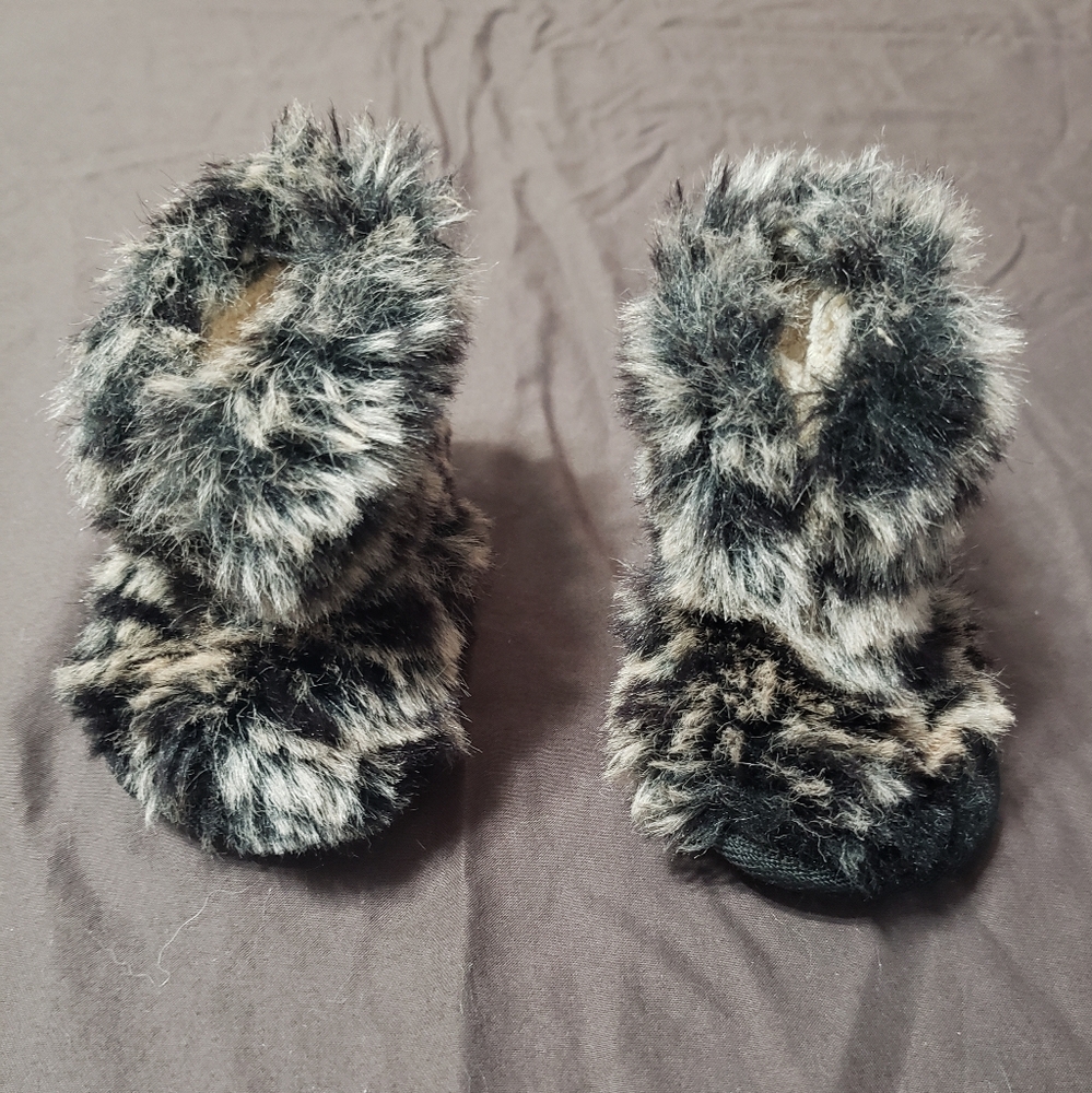 Cheetah Print Baby Booties Bebe Bear Soft Faux Fur Rubber Grip Sole Size 2 Dog